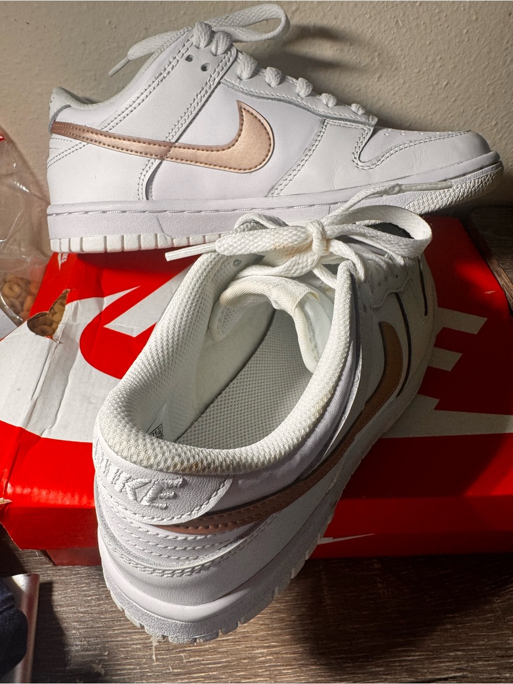 Nike Kids' White Sneakers with Metallic Bronze Check size 5Y DH9765 100
